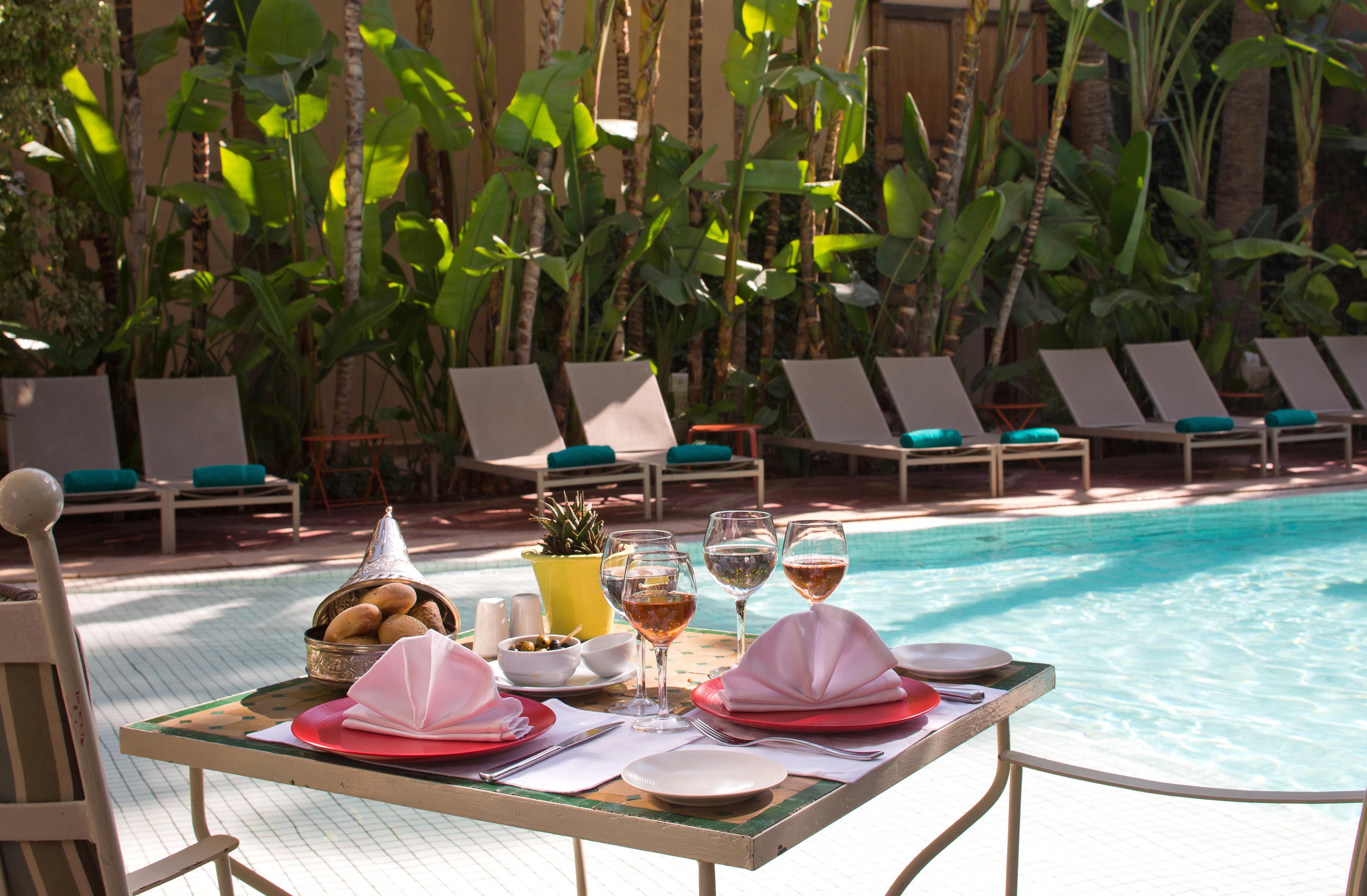 Les Jardins De La Medina Hotel Marrakesh Exterior foto The swimming pool at the hotel