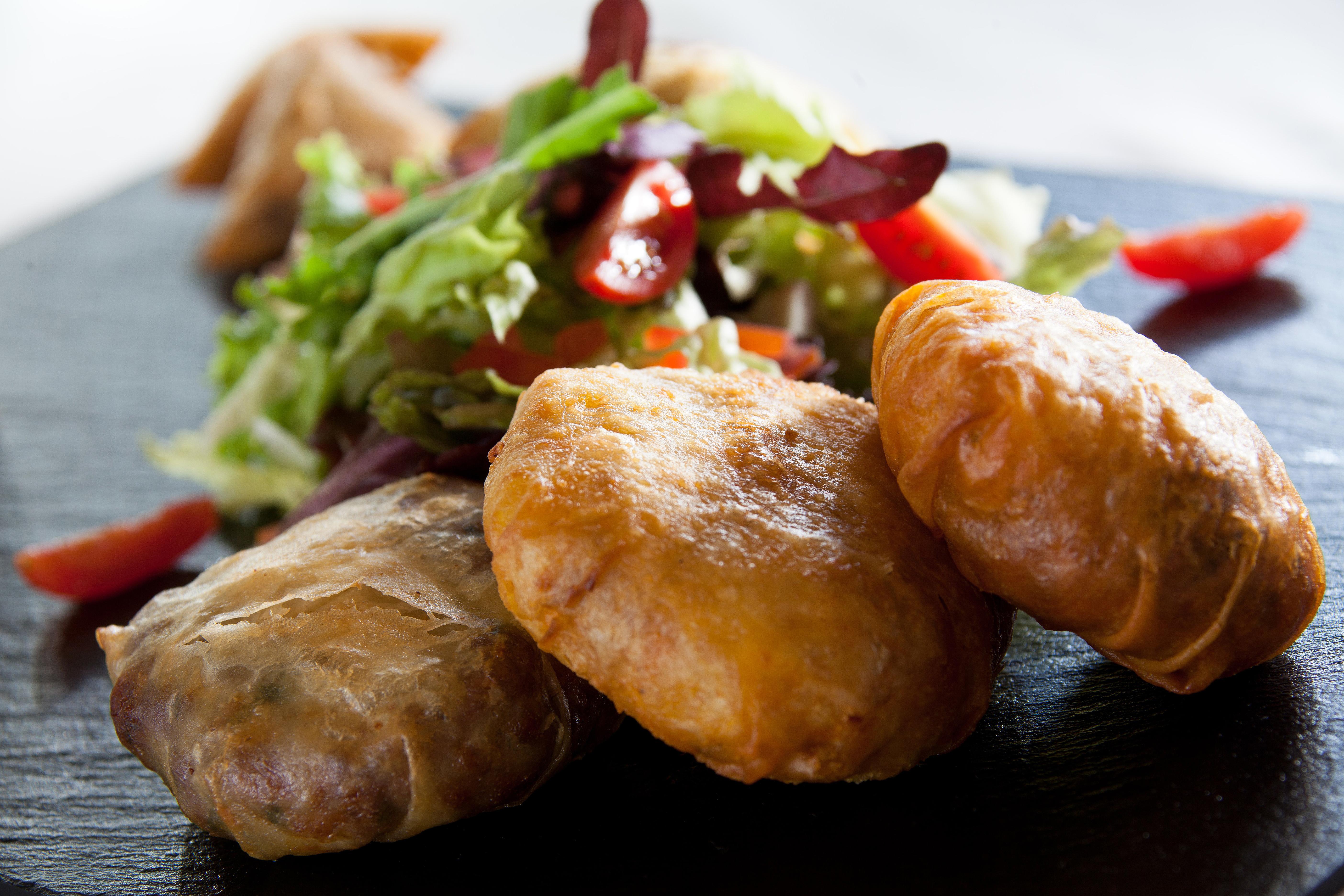 Les Jardins De La Medina Hotel Marrakesh Exterior foto A salad with spring rolls