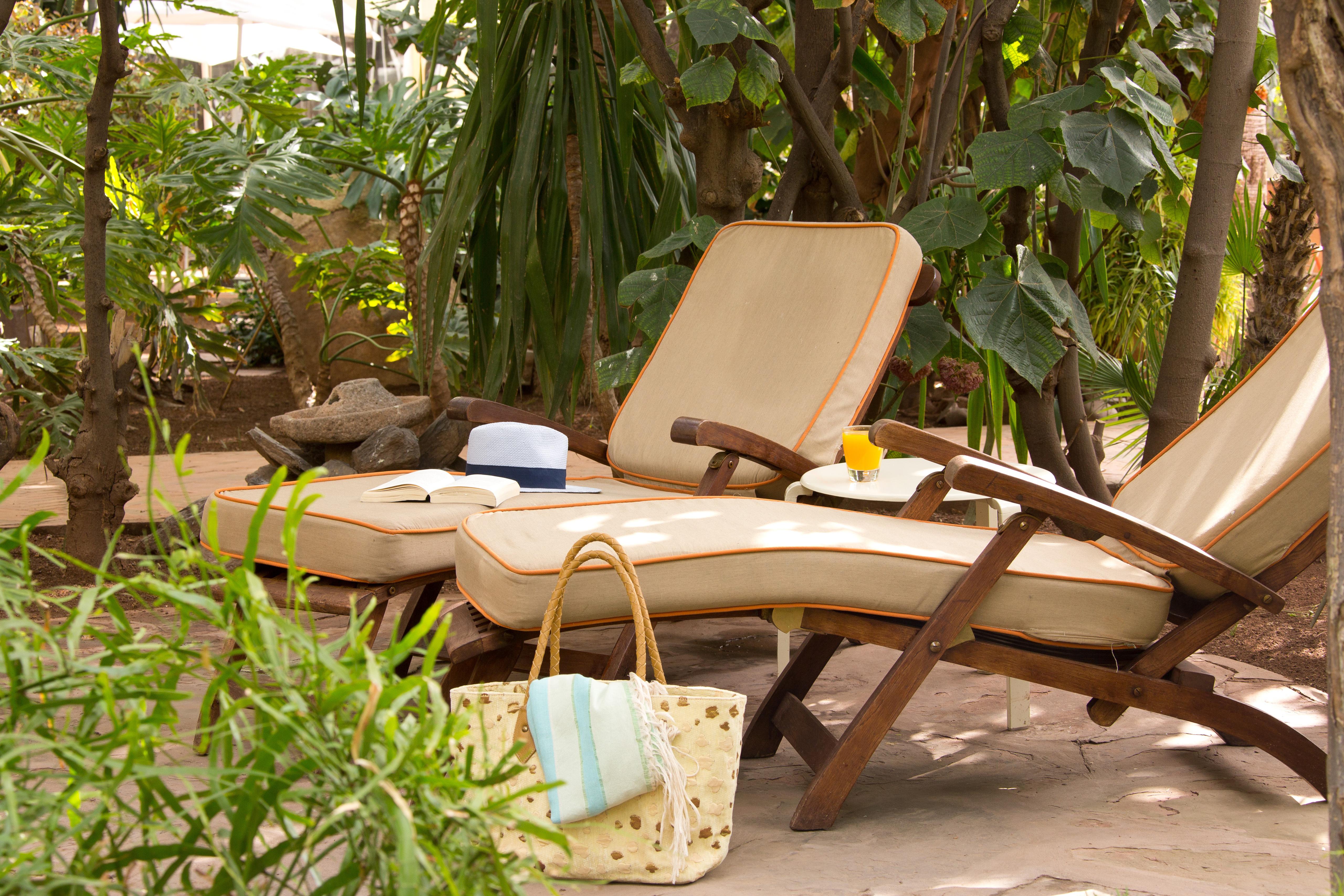 Les Jardins De La Medina Hotel Marrakesh Exterior foto A chaise longue